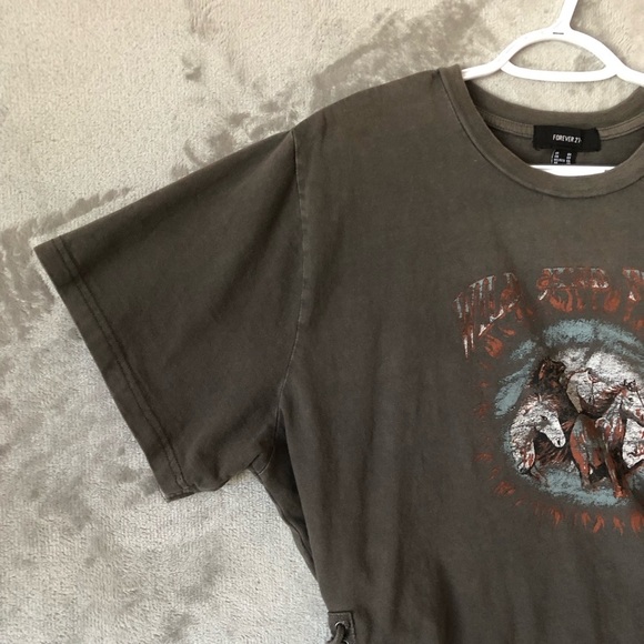 Forever 21 Women T-Shirt Size 0X “wild and free” Side Drawstrings Distressed - Picture 4 of 16